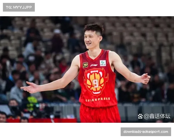 【2026年4月CBA联赛·赛中·通讯通讯：深圳队更衣室内的中场动员，老将周鹏激励年轻球员